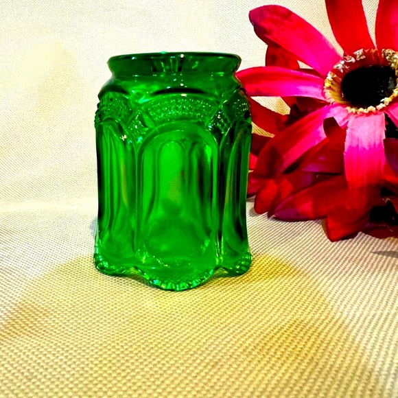 Galloway AKA Virginia Pattern
Toothpick Holder EAPG Green glass from 190… - Picture 6 of 6